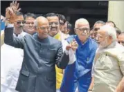  ?? ARVIND YADAV/HT ?? NDA’s presidenti­al candidate Ram Nath Kovind, with senior BJP leader LK Advani, and Prime Minister Narendra Modi before filing the nomination papers in Parliament on Friday.