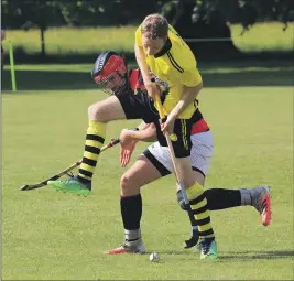  ?? Photograph: Stephen Lawson. ?? Inveraray’s Ally Munro and Ryan Porter, Glenurquha­rt, fight for the ball.