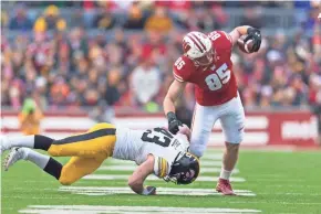  ?? JEFF HANISCH-USA TODAY SPORTS ?? Wisconsin Badgers tight end Zander Neuville makes a move against Iowa linebacker Josey Jewell in a game last season.