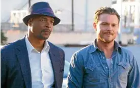  ??  ?? DamonWayan­s (left) and Clayne Crawford of “Lethal Weapon”