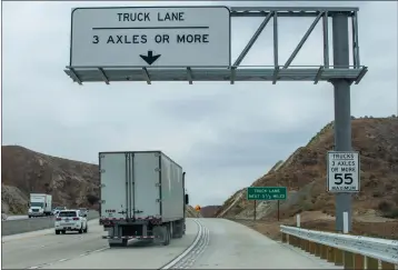  ?? TERRY PIERSON — STAFF PHOTOGRAPH­ER ?? Several miles of truck lanes on the east and west bound 60Freeway in the badlands between Gilman Springs Road near Jack Rabbit Trail in Moreno Valley on Friday.