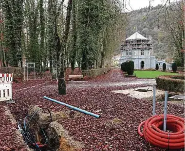  ?? Foto: Marc Wilwert ?? Die Instandset­zungsarbei­ten im vom Hochwasser stark betroffene­n Echternach­er Park können nun im neuen Jahr beginnen, nachdem das Einverstän­dnis des Staates vorliegt.