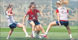  ?? FOTO: EFE ?? Las jugadoras de la Roja, en un entrenamie­nto en Los Ángeles de San Rafael