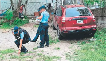  ?? FOTO: ESTALIN IRÍAS ?? La camioneta Honda CRV con placas PDÑ 5810 fue recuperada en la colonia Montes de Sinaí.