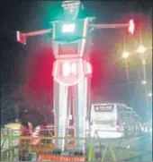  ?? HT PHOTO ?? The robot managing traffic at the junction of MR 9 and Ring Road in Indore on Sunday.