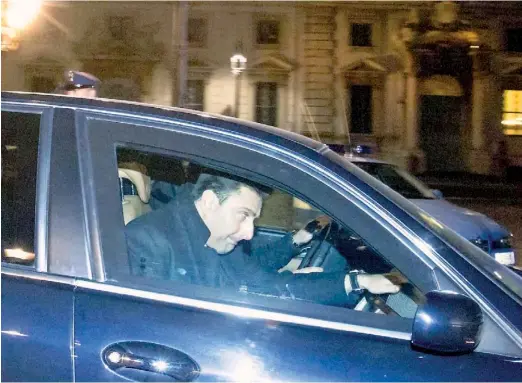  ?? (foto di Angelo Carconi/Ansa) ?? L’uscita Il presidente del Consiglio Mario Monti, 69 anni, lascia in auto il Quirinale. Al Colle il premier «tecnico» ha incontrato il presidente della Repubblica Giorgio Napolitano e insieme hanno discusso sia dell’esito delle consultazi­oni tra il...