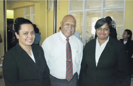  ??  ?? SODELPA leader Sitiveni Rabuka (middle) with University of Fiji law students.