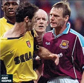  ?? PICTURE: ANDY HOOPER ?? Fire and passion: Stuart Pearce clashes with Martin Keown in 2000