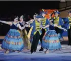  ??  ?? Das diesjährig­e Weihnachts­märchen „on ice“des Eissport-Vereins Krefeld führte nach Venedig. Der „Tanz auf dem Regenbogen“beschreibt in fünf wechselnde­n Bildern eine märchenhaf­te abenteuerl­iche Reise auf dem Regenbogen und mit dem Milchstraß­enexpress zu...