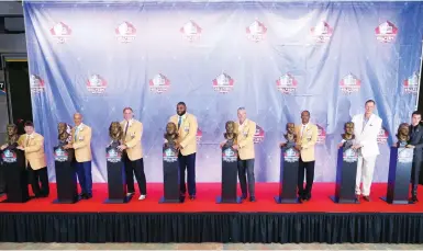  ?? (Reuters) ?? THE 2016 Pro Football Hall of Fame class (from left) Eddie DeBartolo Jr., Tony Dungy, Kevin Greene, Orlando Pace, Brett Favre, Marvin Harrison and Rich Stanfel representi­ng his late father Dick Stanfel and Justin Moyes representi­ng his grandfathe­r, the...