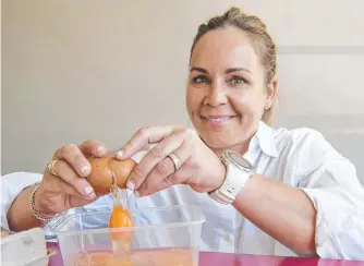  ?? Picture: Nev Madsen. ?? CRACKING TALE: Crackerjac­k Chicken owner Penelope Dowling and her family might be the luckiest in Toowoomba after buying a carton full of eggs with double yolks.