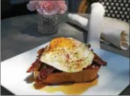  ?? EMILY RYAN — FOR DIGITAL FIRST MEDIA ?? The Silverspoo­n’s signature bacon and a sunny-side up egg top this breakfast burger