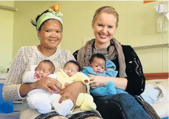  ?? Picture: WERNER HILLS ?? PICTURE OF HEALTH: Alia Afrika, 22, and her triplets, from left, Amy, Amber and Americo Afrika, at the Dora Nginza Hospital. With them is Dr Marlouise Serfontein