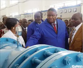  ??  ?? Vice President Phelekezel­a Mphoko commission­s a new water treatment plant in Beitbridge last week