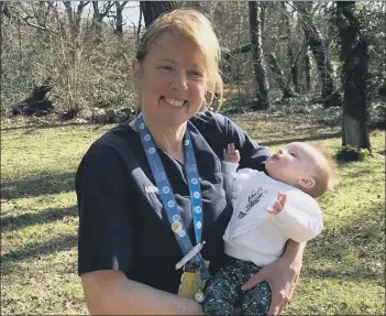  ??  ?? 35-YEAR CAREER Midwife Sarah Backhouse Fitton ist taking on the London Marathon