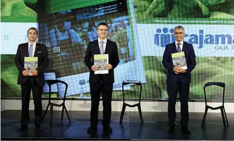  ??  ?? Joaquín Maudos, Eduardo Baamonde y Roberto García Torrente