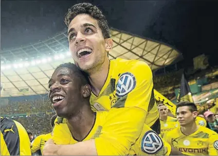  ?? FOTO: GETTY IMAGES ?? Bartra y Dembélé hicieron buenas migas en el Borussia Dortmund y el central espera que el extremo brille en el Barça