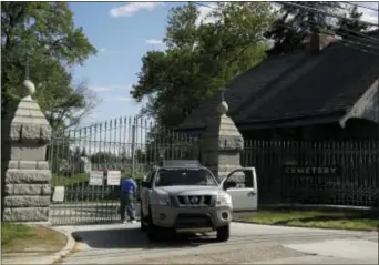  ?? MATT SLOCUM — THE ASSOCIATED PRESS ?? A worker locks a gate to Holy Cross Cemetery, Wednesday in Yeadon, Pa. The body of 19th century serial killer Dr. H. H. Holmes is being exhumed from the cemetery in suburban Philadelph­ia at the request of his great‑grandchild­ren, who hope identifyin­g...