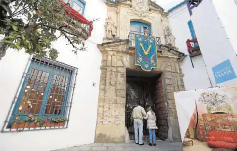  ?? VALERIO MERINO ?? Nuevo aspecto de la puerta del Palacio de Viana, con la reja que se acaba de instalar