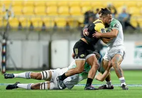  ??  ?? Clockwise from above; Highlander­s captain Ben Smith tries to evade Jordie Barrett; Hurricanes halfback TJ Perenara fires a pass away; and Matt Proctor is held up in midfield.