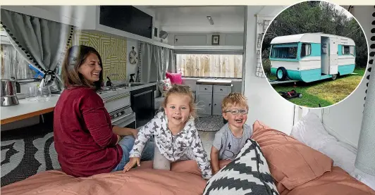  ?? IAIN McGREGOR/STUFF ?? Steph Hayward, pictured with 4-year-old Daisy and 2-year-old Hudson, renovated her 1970s caravan, inset.