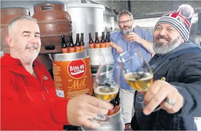  ?? PATRICK OLNER ?? Neil Randle and Craig Jackson, from Bang On Brewery, and Professor Les Baillie, from Cardiff University, centre, enjoy a taste of Mêl