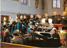  ?? Foto: Michael Ermark ?? Der Chor Cantabile unter der Leitung von Christoph R. Gollinger präsentier­te in St. Ulrich eine Tango-messe aus Südamerika.