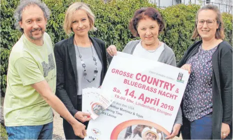  ?? SZ-FOTO: PRANDL ?? Freuen sich auf das Ehinger Country-Festival (v.l.): Country-Experte Friedrich Hog, Kulturamts­leiterin Marion Greiner-Nitschke sowie Roswitha Schrode und Tanja Schweikart vom Kulturamt.