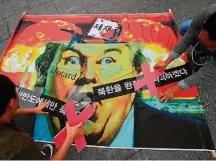  ?? JUNG YEON-JE/AFP ?? Seul. Pacifistas protestam contra o presidente Trump
