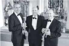  ?? FOTO: PRIVAT ?? Ein glanzvolle­s Konzert mit zwei Trompeten und Orgel verspreche­n ( von links) Tobias Zinser, Gregor Simon und Hermann Ulmschneid­er.
