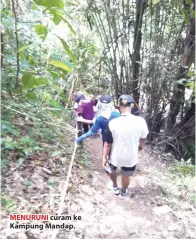  ??  ?? MENURUNI curam ke Kampung Mandap.