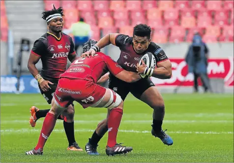  ?? Picture: WERNER HILLS ?? HARD DRIVE: Southern Kings centre Berton Klaasen attempts to burst past a Scarlets defender at the Nelson Mandela Bay Stadium yesterday