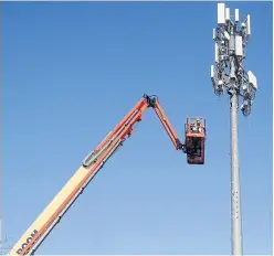  ?? REUTERS ?? A contract crew from Verizon Communicat­ions Inc installs 5G telecommun­ications equipment on a tower in Orem, Utah in this file photo.