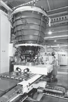  ?? Los Angeles Times ?? A ROCKETDYNE EMPLOYEE works on a space shuttle part in 2000. The company is no stranger to change. It has been part of Boeing, Rockwell and others.