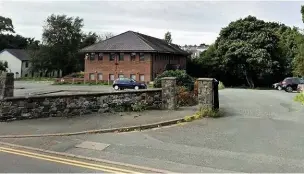  ?? Google Streetview image. ?? A planning applicatio­n has been submitted to convert a children’s play facility opposite Caernarfon Justice Centre into offices for the National Probation Service