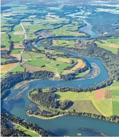  ?? Foto: Ulrich Wagner ?? Die Litzauer Schleife bei Schongau: Hier darf der Lech noch natürlich sein. Die Wan derung dorthin startet in Burggen.