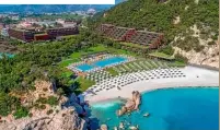  ??  ?? PARADIES Das Paar will im „Maxx Royal Kemer Resort“am Fuße des Taurusgebi­rges bei Antalya feiern
