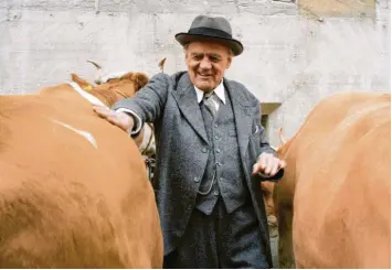  ?? Foto: ZDF, SRF, Vega Film AG, dpa ?? Bruno Ganz als Viehhändle­r in dem Film „Ein Jude als Exempel“. Er ist die doppelbödi­ge Verfilmung eines Romans des Schriftste­llers Jacques Chessex nach wahren Begebenhei­ten.