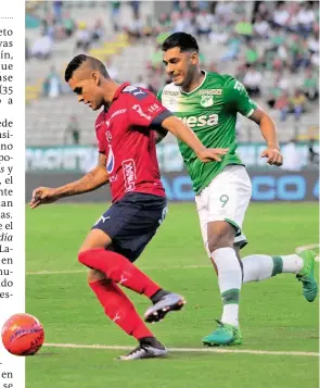  ?? FOTO ?? Juan Camilo Saíz, en la imagen con el balón, debe levantar su nivel al igual que sus compañeros de zaga.