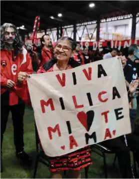  ?? ALONSO TENORIO ?? Los aficionado­s demostraro­n todo el amor que sienten por la Liga.