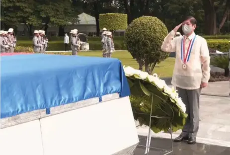  ?? (RTVM photo) ?? SALUTE TO FILIPINO HEROES.
President Ferdinand “Bongbong” Marcos Jr. salutes Filipino heroes who fought for the land on Monday, August 29, 2022.