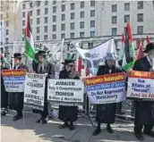  ?? -AFP ?? Demonstrat­ors protest on Whitehall at Downing Street in London on Friday following a visit by Israel Prime Minister Benjamin Netanyahu