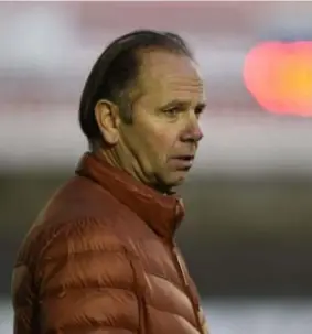  ??  ?? FOTO TOM GOYVAERTS Rupel Boomcoach Urbain Spaenhoven. “Door al die ploegen die hun licentie niet aanvragen, verliest het voetbal een deel van zijn charme.”