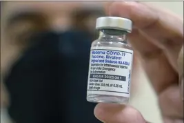  ?? RINGO CHIU — GETTY IMAGES ?? A pharmacist holds up a vial of the Moderna Covid-19vaccine, Bivalent, at AltaMed Medical clinic in Los Angeles, on October 6.