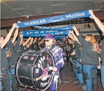  ?? FOTO: CLAUDIA STECKELER ?? Die Duddlermus­igg Tuttlingen machte mit mehreren Auftritten gute Stimmung beim Ball.