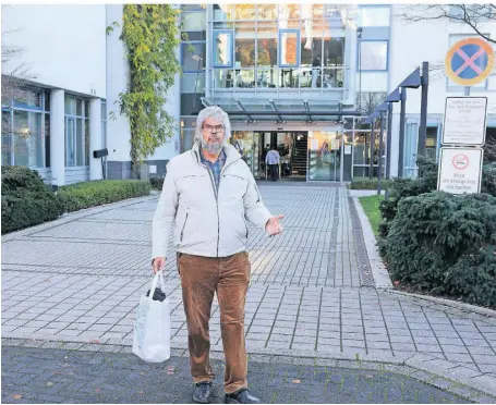  ?? FOTO: MARKUS RICK ?? Martin Kresse hat in der Niederrhei­n Klinik am Reha-Sport Wassergymn­astik teilgenomm­en. Der Verein „Come back“hatte die Kurse angeboten. Zum 23. Dezember werden sie gestrichen.