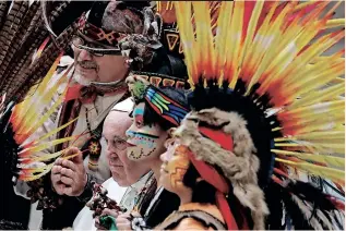  ?? | YARA NARDI Reuters ?? POPE Francis poses with indigenous people from Mexico at the weekly general audience at the Vatican.