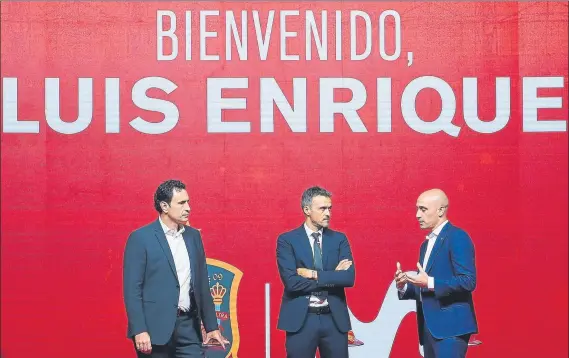  ?? FOTO: SIRVENT ?? Luis Enrique, con Molina y Rubiales en su presentaci­ón como selecciona­dor en la que mostró las lineas maestras de lo que va a ser la selección en esta nueva etapa bajo su mando