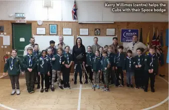  ??  ?? Kerry Willimas (centre) helps the Cubs with their Space badge