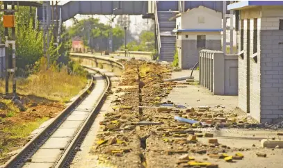  ?? Picture: Michel Bega ?? BROKEN DOWN. A general view of Cleveland Station in Johannesbu­rg shows the state of theft and vandalism of the station.